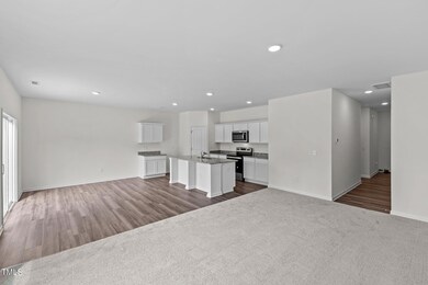 06 - Family and Kitchen