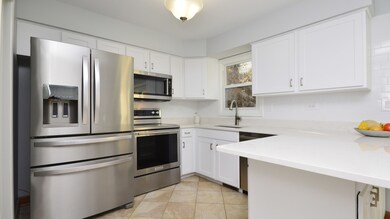 2122 Rugen Rd unit D, Glenview, IL 60026 - photo 5