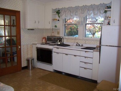 254 W Moorestown Rd, Wind Gap, PA 18091 - photo 3