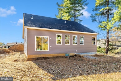 18218 Summerlin Dr, Hagerstown, MD 21740 - photo 2