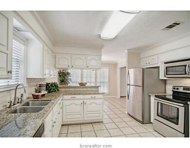 Kitchen. An abundance of cabinetry and ample count