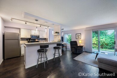 3159WindcrestDrNE-1