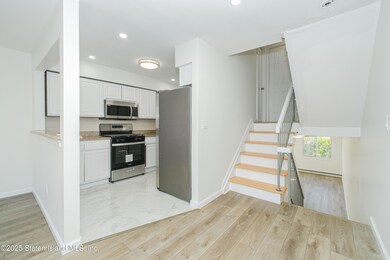 22 Oakville St, Staten Island, NY 10314 - photo 5