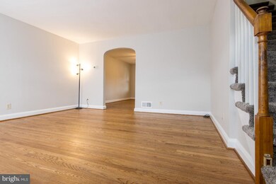 271 Medwick Garth E, Catonsville, MD 21228 - photo 3