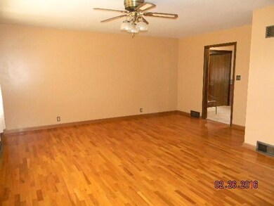 Spacious living room