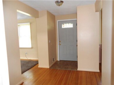 Foyer Foyer opens to dining rm, formal living rm, 