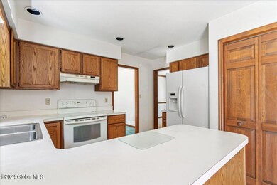 29 Knollwood Dr, Saratoga Springs, NY 12866 - photo 5