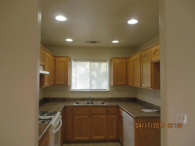320 N East St unit A, Hanford, CA 93230 - photo 4