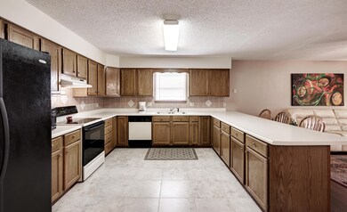 Kitchen (B)