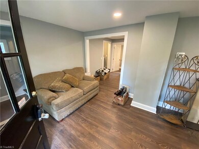 New laminate flooring throughout