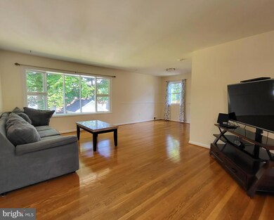 14308 Blackmon Dr, Rockville, MD 20853 - photo 5