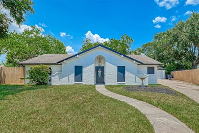 2312 Chelmsford Ct, Alvin, TX 77511 - photo 4