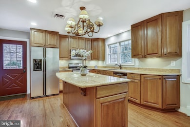 9315 Tovito Dr, Fairfax, VA 22031 - photo 7