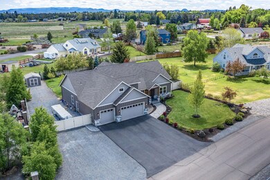 21447 Belknap Dr, Bend, OR 97701 - photo 3