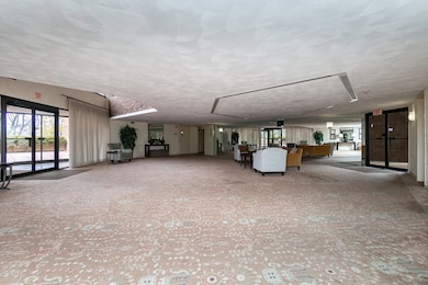 404 Paradise Rd unit 1T, Swampscott, MA 01907 - photo 4