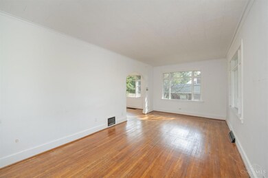 8230 Camargo Rd, Cincinnati, OH 45243 - photo 5