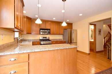 235 N Addison Ave unit 4, Elmhurst, IL 60126 - photo 3