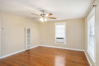 8309 White Settlement Rd, Fort Worth, TX 76108 - photo 4