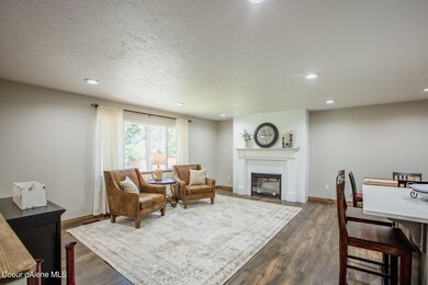 8_Living Room