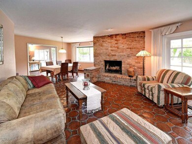 006_Living Room