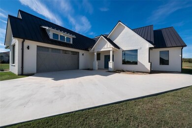 22094 Misty Hollow Ct, Whitney, TX 76692 - photo 4