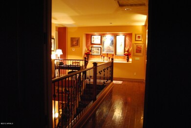 WOOD FLOORS & RAILING