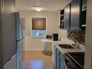 eat-in kitchen