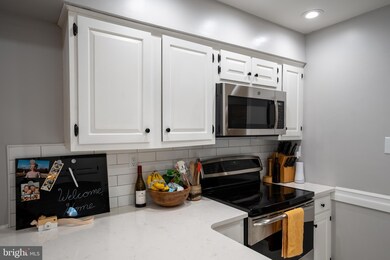 78 Oak Knoll Dr unit J78, Berwyn, PA 19312 - photo 5