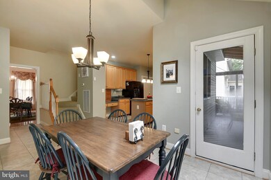 113 Alderwood Dr, Gaithersburg, MD 20878 - photo 5