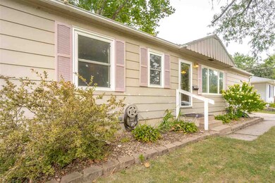 1504 Madison St, Cedar Falls, IA 50613 - photo 2