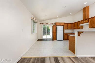 250 Mark St-10