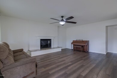 910 E Watson Dr (23).jpg-SMALL