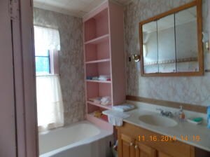 BATH MAIN FLOOR