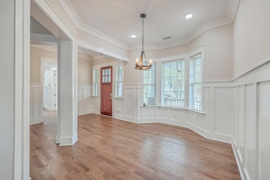 Foyer & Dining