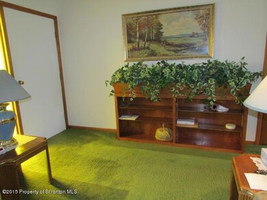 1057 N Garfield Ave, Scranton, PA 18504 - photo 3