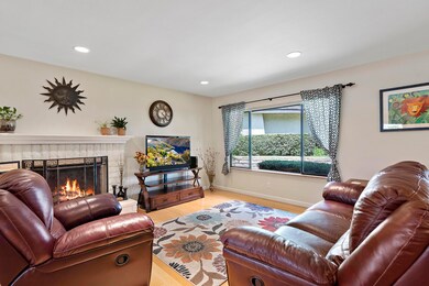 4417 Catlin Cir Unit A-007-19-Living Roo