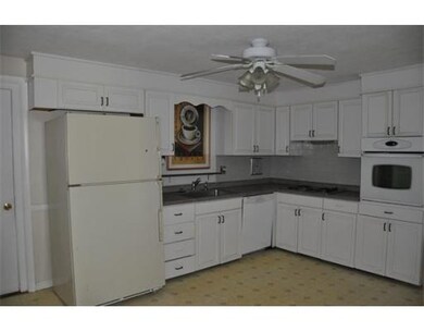 98 Hathaway Cir unit 98, Arlington, MA 02476 - photo 4