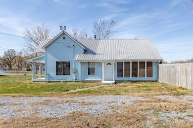 904 W Main St, Gentry, AR 72734 - photo 3