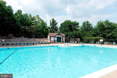 5717 Balsam Grove Ct unit 72, Rockville, MD 20852 - photo 3