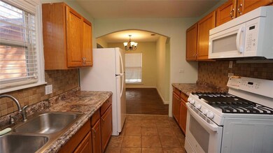 228 E Boyd St, Bonham, TX 75418 - photo 3