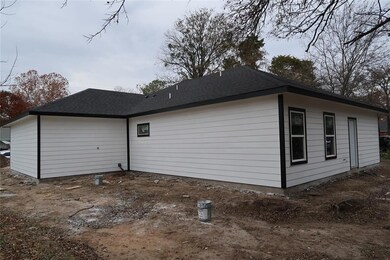 1208 S Howeth St, Gainesville, TX 76240 - photo 3