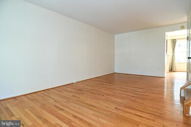 2304 Hunters Square Ct, Reston, VA 20191 - photo 6