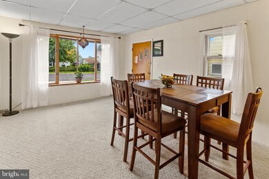 16 Roundwood Ln, Levittown, PA 19055 - photo 6