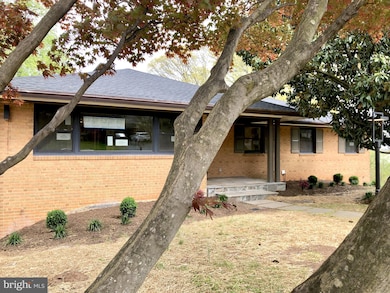 7213 Park Terrace Dr, Alexandria, VA 22307 - photo 2