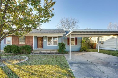 108 E Cunningham St, Bonham, TX 75418 - photo 2