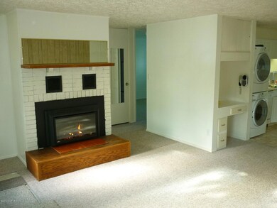 living room area (3)
