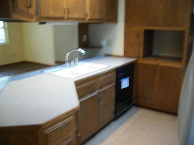 735 Azalea Dr, Grants Pass, OR 97526 - photo 2