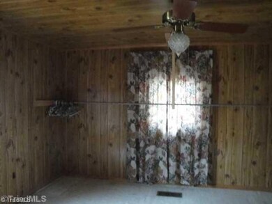 509 S Chatham Ave, Siler City, NC 27344 - photo 6