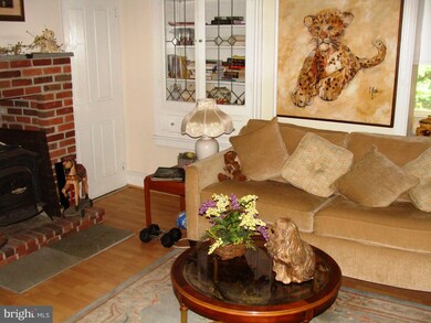 158 W Butler Ave unit THIRD FLOOR BEDROOM, Doylestown, PA 18901 - photo 5