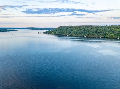 Beautiful location on the Saint Croix River - enjo